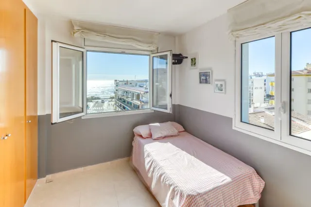 ATICO DUPLEX CON VISTAS A SOLO 150 M DE LA PLAYA — 25