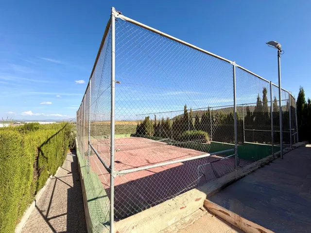 Finca en Mollina con casa, piscina, pista de tenis y 7.000 m2 de olivar. — 37