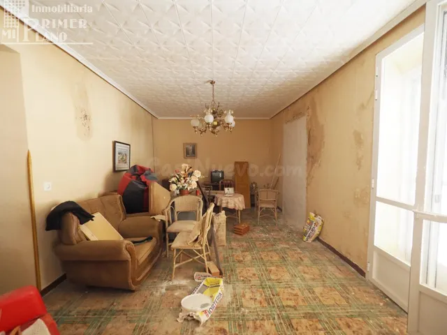 *Casa para reformar o tirar que cuenta con 330 metros cuadra