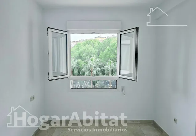 ¡Preciosas vistas al mar! Reformado en residencial con piscina y balcón — 16