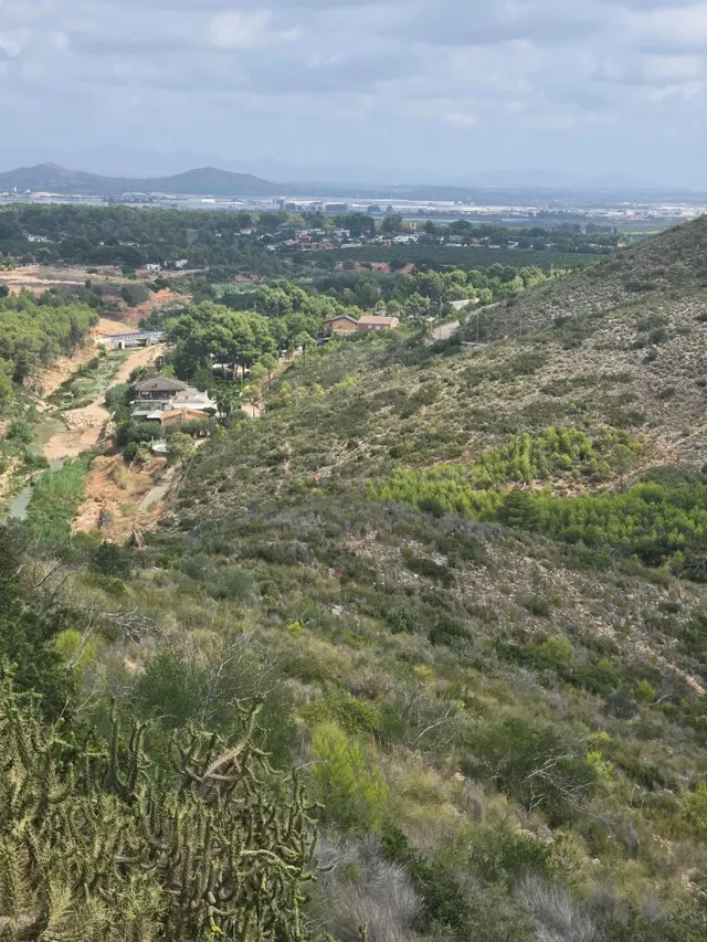 Exclusiva parcela urbana de 3.570 m2 en Cumbres de Calicanto - foto 4