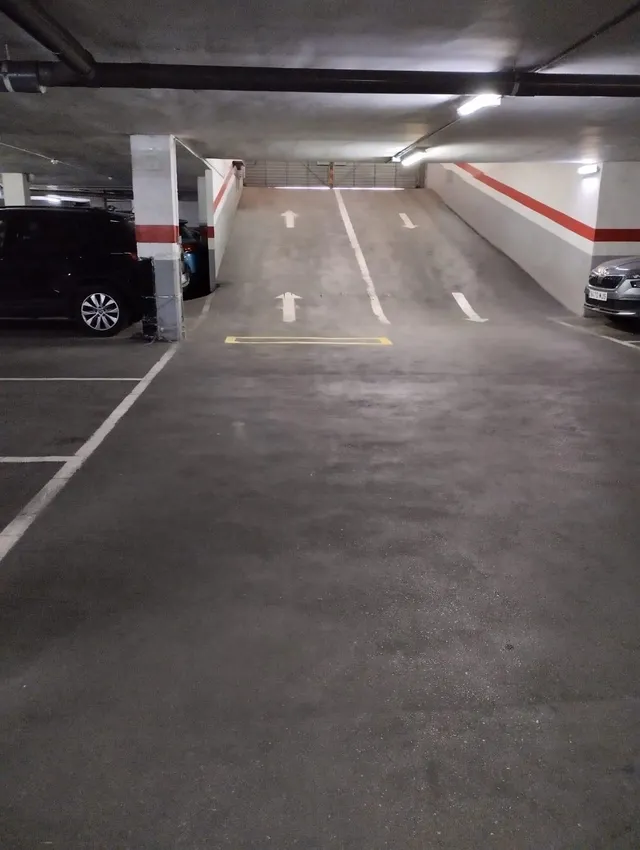PLAZA DE PARKING EN VENTA-BELLVITGE — 3