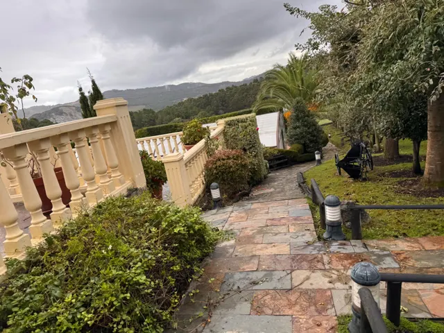 Exclusivo Chalet Reformado en Barrika con Vistas al Mar y Amplias Instalaciones — 48