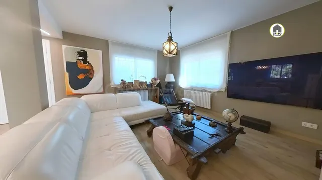 Casa reformada de tres plantas con piscina, jacuzzi, gimnasio, sauna  y vistas a parque natural — 5