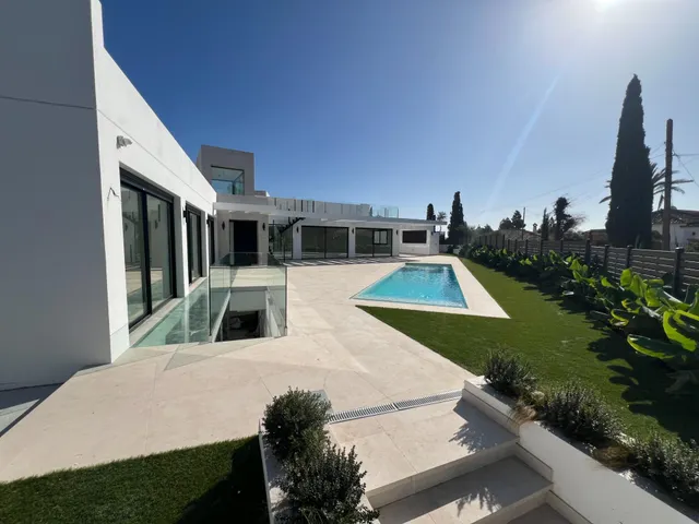 ÚLTIMA VILLA DISPONIBLE. Piscina privada junto al mar en El Chaparral — 42