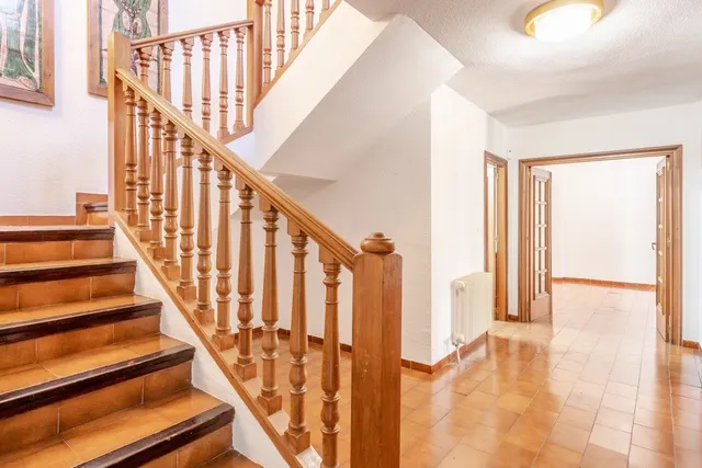 chalet independiente con la mejor parcela en la prestigiosa  urbanización de el serrallo — 16