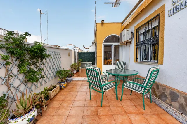 Serena V – Adosado tipo Quad con 3 dormitorios, jardín, piscina comunitaria y parking privado en Los Altos — 28