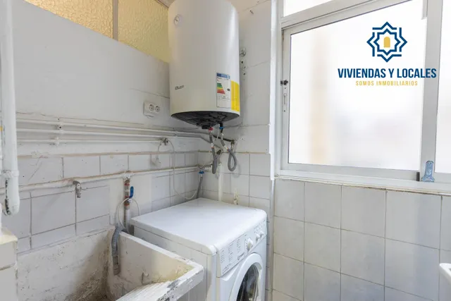 Piso ideal para inversión con alta rentabilidad junto a facultades de  Cartuja en Granada — 28