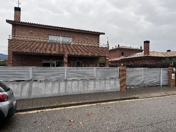 Venta chalet en Llinars del Valles - foto 2