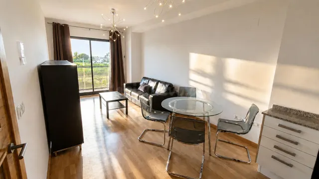 Ref- 08661 Salico vende piso luminoso de 2 habitaciones con 