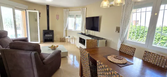 PRECIOSO CHALET INDEPENDIENTE MODERNIZADO EN UNA GRAN PARCEL - foto 4