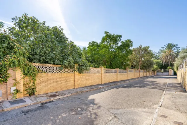 Chalet y parcela segregable en Palomares del Río — 57