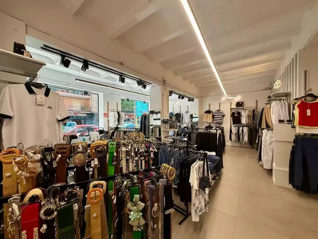Traspaso de tienda de ropa en funcionamiento en zona L'Olive - foto 4