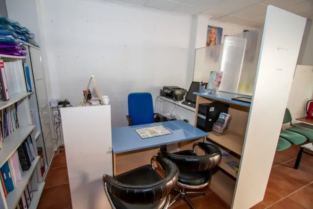 Clínica dental en traspaso o venta — 8