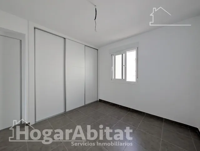 Estrena estilo de vida en este moderno adosado con gran porche, terraza, patio y piscina comunitaria — 16