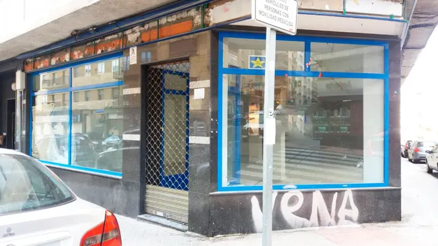 Urbis te ofrece un estupendo local en venta en zona Delicias, Salamanca. — 2