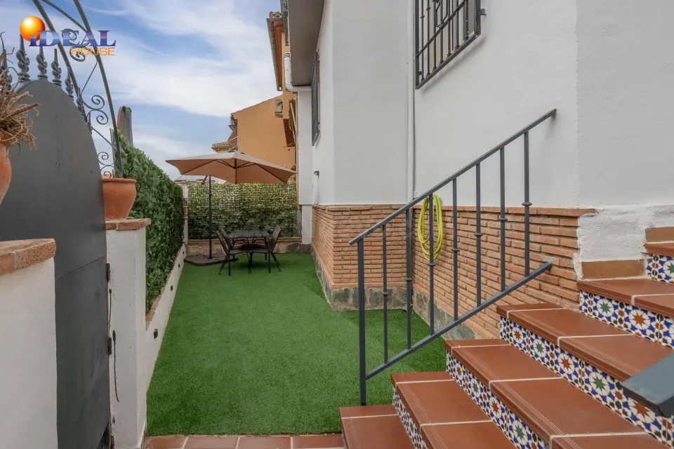 Encantadora Casa Reformada en Ogijares con Vistas y Espacios para Disfrutar