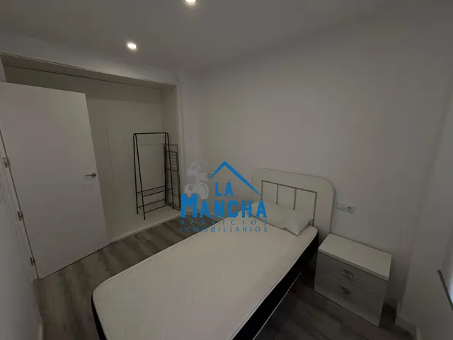 *720€ al mes* inmobiliaria la mancha alquila piso en zona centro de salud canal maria cristina de Albacete — 32