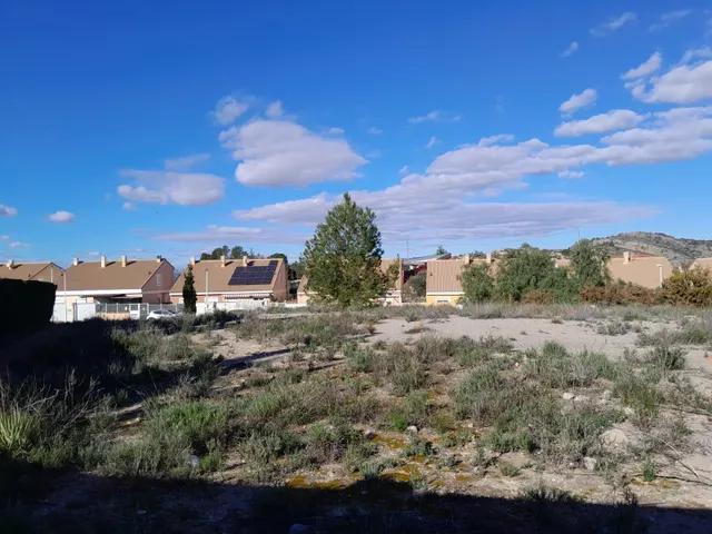 TERRENO URBANO A LA VENTA EN BENAGUACIL — 23
