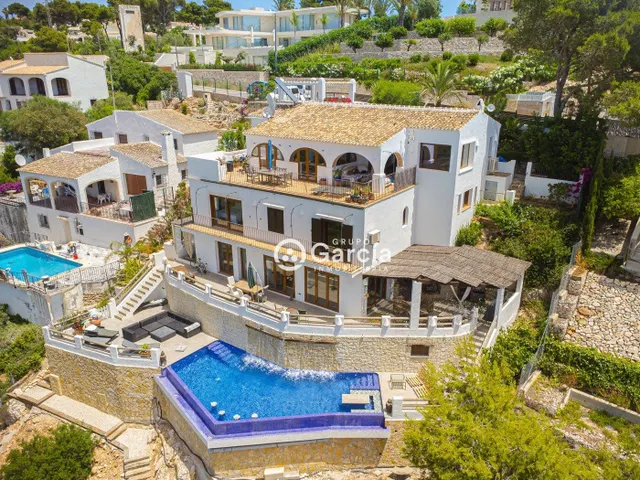 Villa en primera línea en venta en Jávea con increíbles vistas — 3