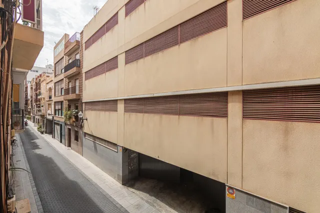 ¡PISO EN ALQUILER EN PLENO CENTRO DE ELCHE! — 26