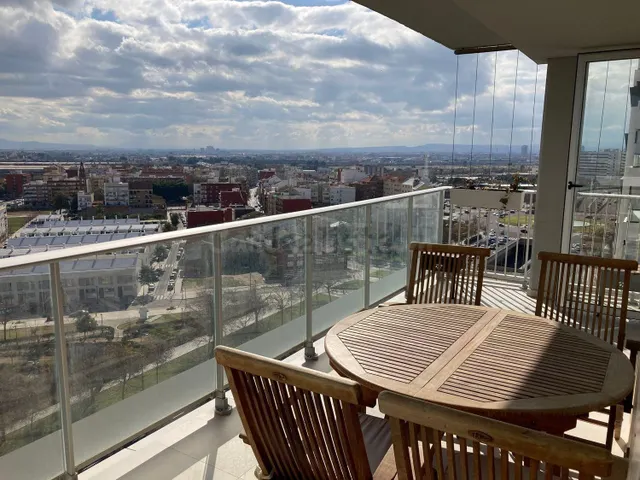 Espectacular piso con terraza y garaje en Ciudad de las Arte - foto 2