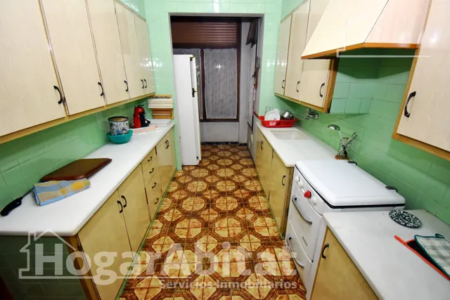 Amplia casa con local comercial, garaje y terraza — 8