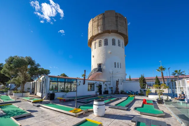 Bungalow de 2 dormitorios y piscina comunitaria en Orihuela Costa — 43
