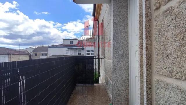 CASA ADOSADA MUY PRÓXIMA AL HOSPITAL DE OURENSE. — 10