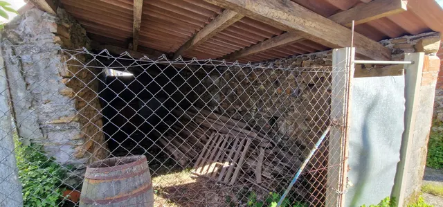 CASA DE PIEDRA CON TERRENO OPARA REFORMAR EN OUTES — 24