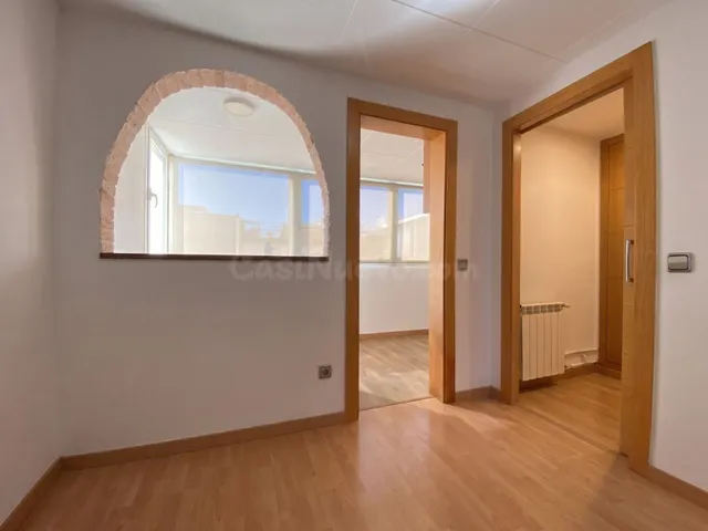 ÁTICO EXTERIOR CON TERRAZA, LUZ NATURAL Y PRIVACIDAD EN L’HO - foto 4