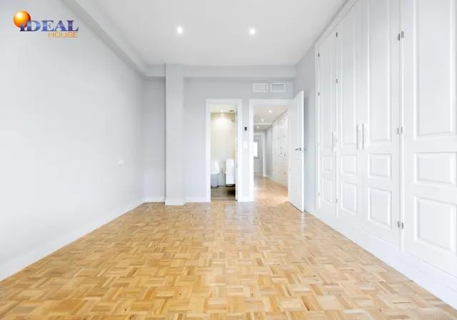 PISO DE 5 DORMITORIOS EN CALLE RECOGIDAS — 12
