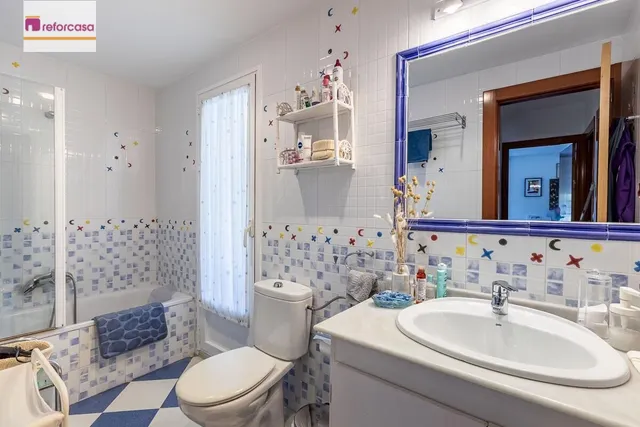 CASA PAREADA EN LA ZUBIA CON PISCINA, ZONA DE BARBACOA Y JARDÍN — 27