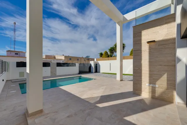 Chalet en Torrevieja, Costa Blanca, con piscina privada y vi - foto 3