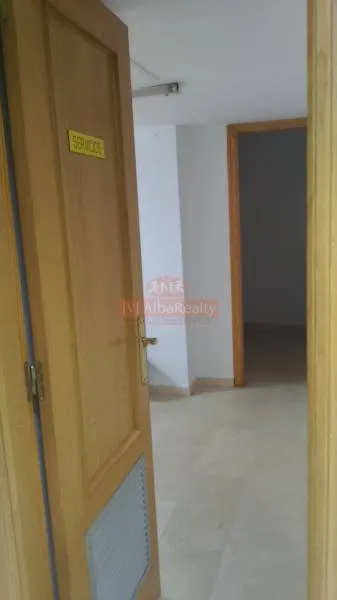 SE ALQUILA O SE VENDE ENTREPLANTA EN LA MEJOR CALLE DE ALBACETE — 12