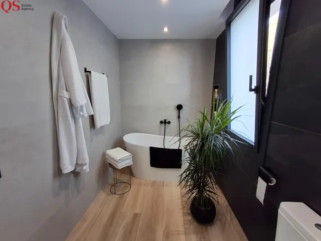 Villa contemporánea con piscina y vistas panorámicas al mar en Cunit — 29