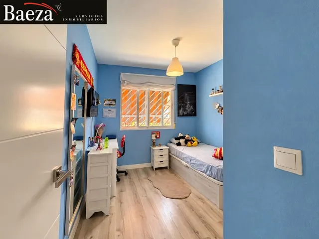Bungalow totalmente reformado en venta, con piscina comunitaria, porche y garaje privado — 18