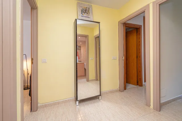 Piso luminoso con 4 habitaciones y 2 baños — 9