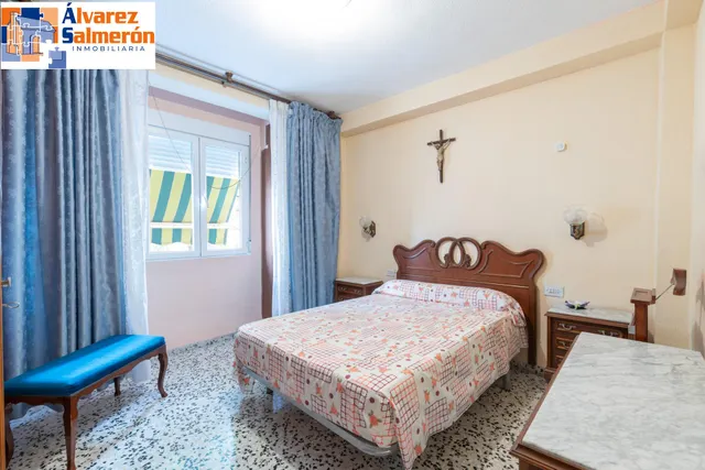 Piso de 3 dormitorios en calle milán, zaidín | muy luminoso y con gran potencial — 12