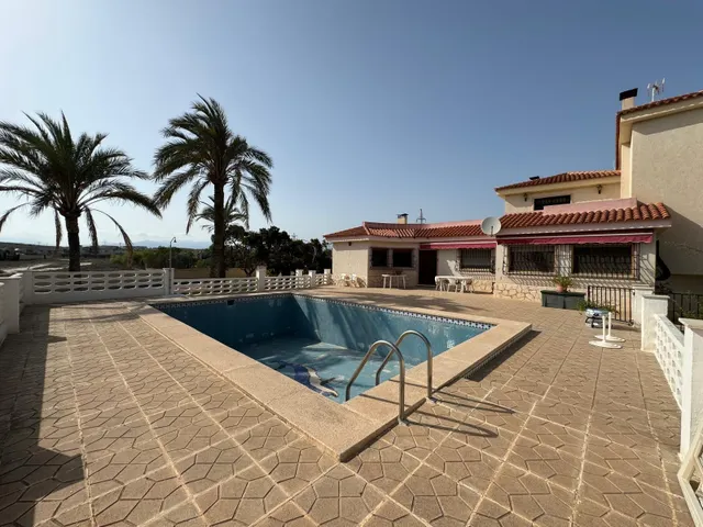 CHALET INDEPENDIENTE EN VENTA EN LAS PAULINAS-HOGAR PROVINCI