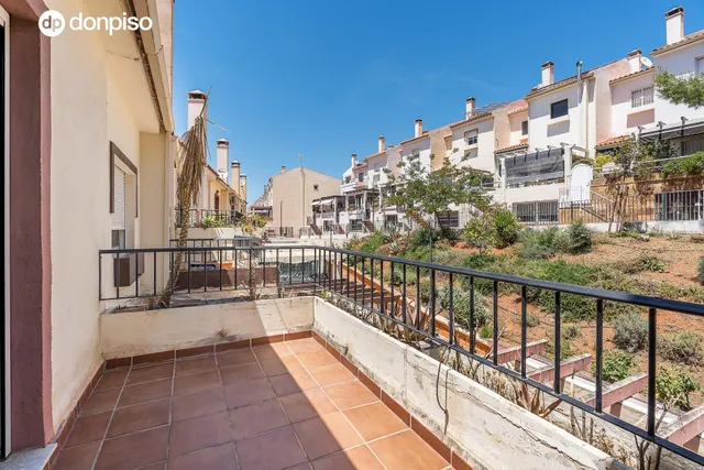 ADOSADA EN URBANIZACIÓN EN HUETOR VEGA — 20