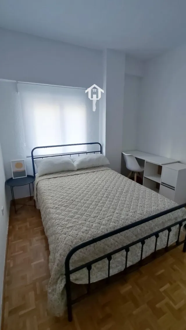 Espectacular piso de 138m2 con 4 habitaciones y ascensor en centro de Alicante — 18