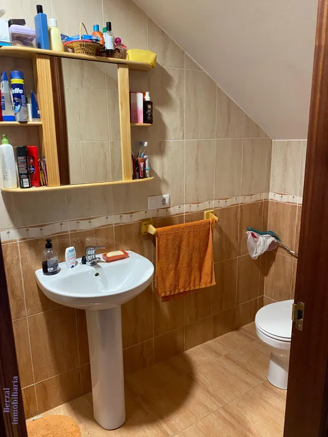 Adosado en Hormilla, tres habitaciones, dos baños, terraza de dieciocho metros. — 9