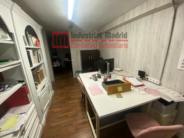 Nave industrial 887m² en venta - Zona Industrial — 18