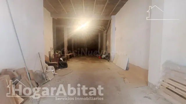 AMPLIO LOCAL COMERCIAL JUNTO A LA AV. DE VALENCIA