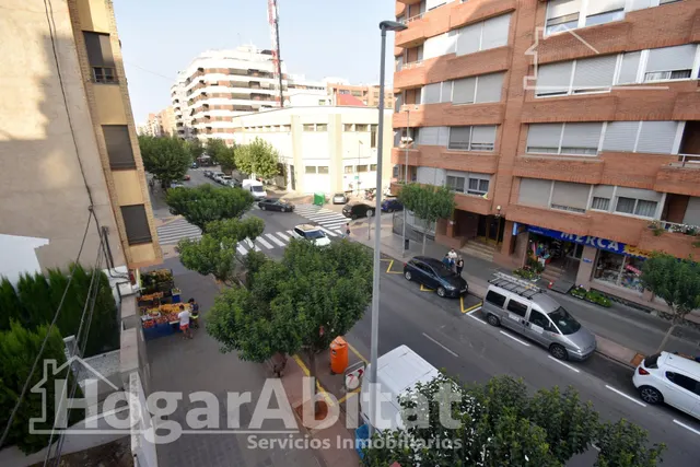 GRAN PISO SEÑORIAL CON BALCÓN Y TERRAZA EN AVENIDA PRINCIPAL — 48