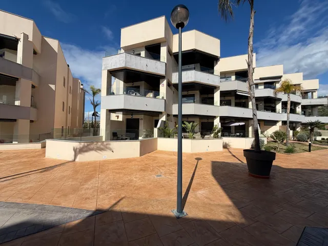 Piso con vista al Mar 300 m del mar. El residencial es el lugar perfecto para disfrutar de la vida frente al mar — 23