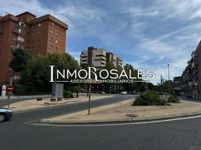 PISO EN VENTA EN AVENIDA DE ROSALES — 43