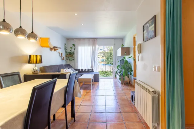 Casa y planta baja en venta en el centro de Sant Andreu de L - foto 4