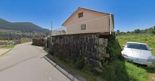 Casa con terreno en Mos SIN POSESION. No se Puede Visitar.